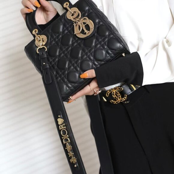 Classic DIOR Bag: A Stylish and Versatile Choice for Elegance - Picture 1 of 6